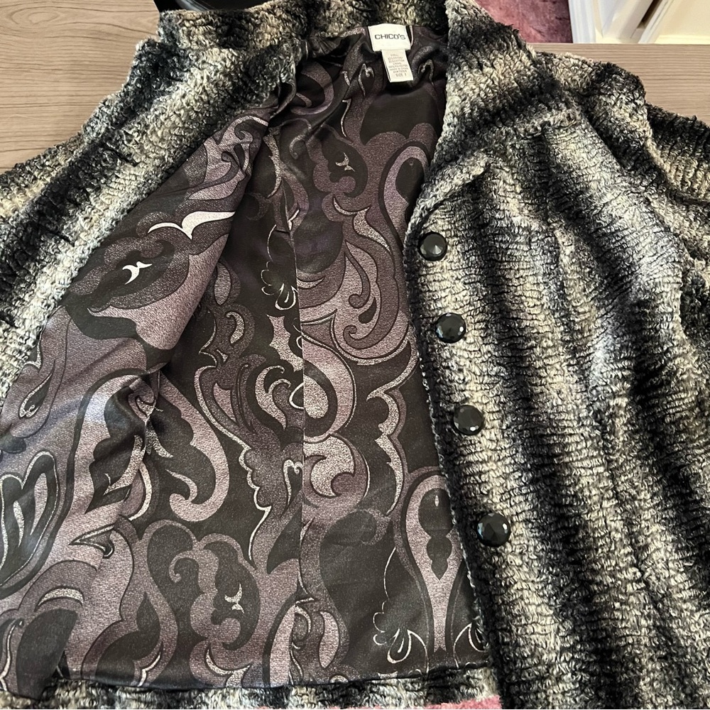 LIKE new coat🖤 - Picture 3 of 7